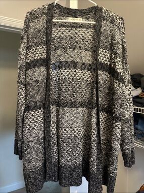 Abercrombie & Fitch Black and White Open Front Knit Cardigan